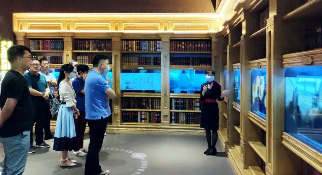 巖星專題 | 廣東工業(yè)設計城領導蒞臨深圳參觀深圳優(yōu)秀企業(yè)博物館插圖(2) 巖星專題 | 廣東工業(yè)設計城領導蒞臨深圳參觀深圳優(yōu)秀企業(yè)博物館插圖(2)