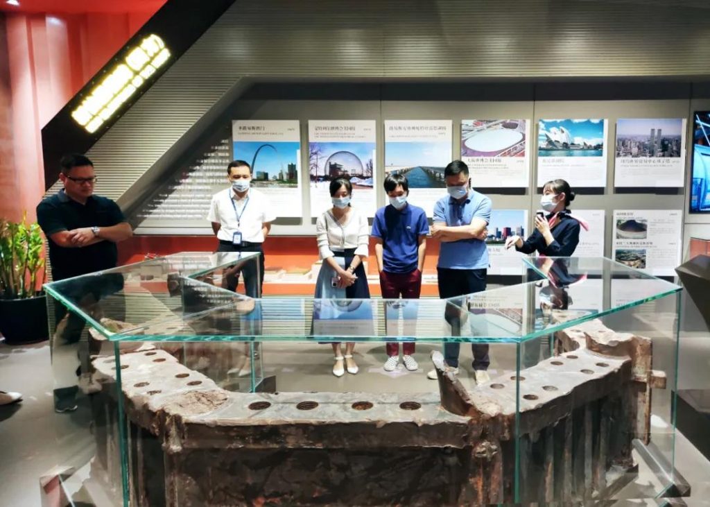 巖星專題 | 廣東工業(yè)設計城領導蒞臨深圳參觀深圳優(yōu)秀企業(yè)博物館插圖(3) 巖星專題 | 廣東工業(yè)設計城領導蒞臨深圳參觀深圳優(yōu)秀企業(yè)博物館插圖(3)