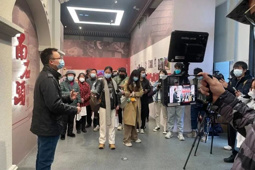 穿越時空,回望歷史——“南石頭往事”展覽開幕!插圖(1) 穿越時空,回望歷史——“南石頭往事”展覽開幕!插圖(1)