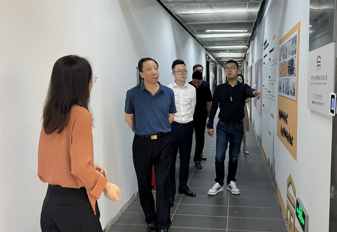 深圳市企業(yè)聯(lián)合會(huì)康永魁執(zhí)行會(huì)長(zhǎng)一行蒞臨巖星指導(dǎo)交流插圖(1) 圖片