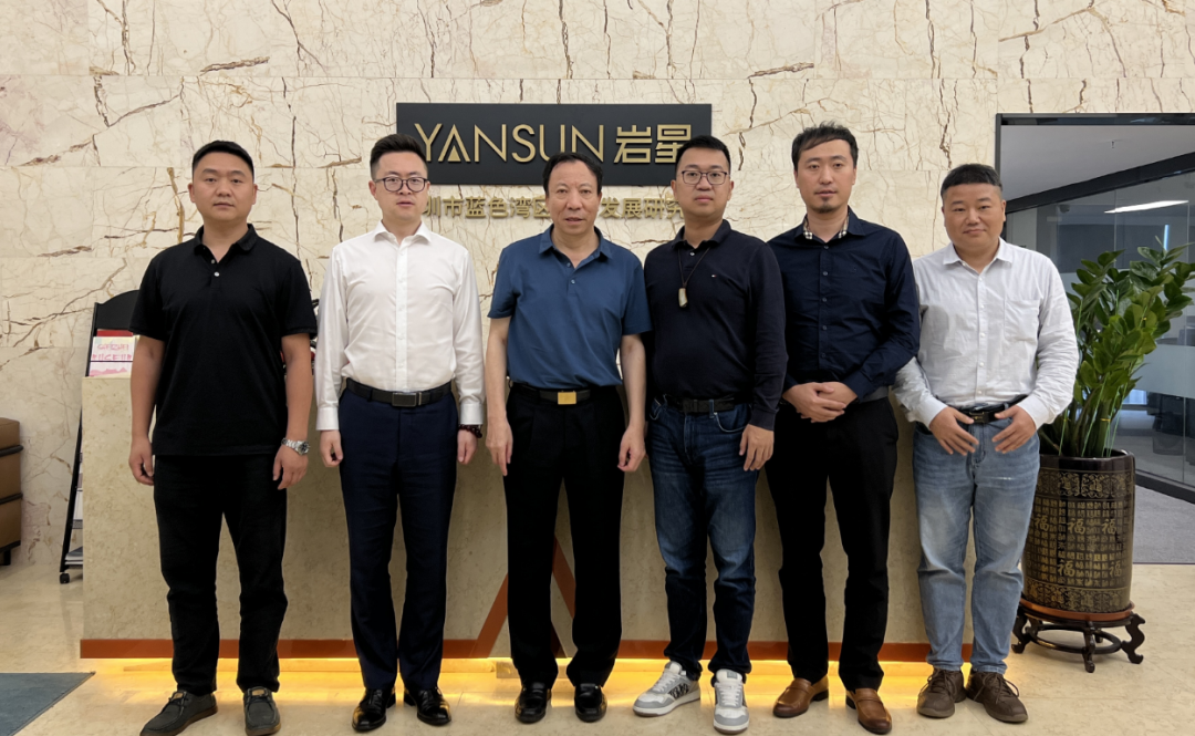 深圳市企業(yè)聯(lián)合會(huì)康永魁執(zhí)行會(huì)長(zhǎng)一行蒞臨巖星指導(dǎo)交流插圖 圖片