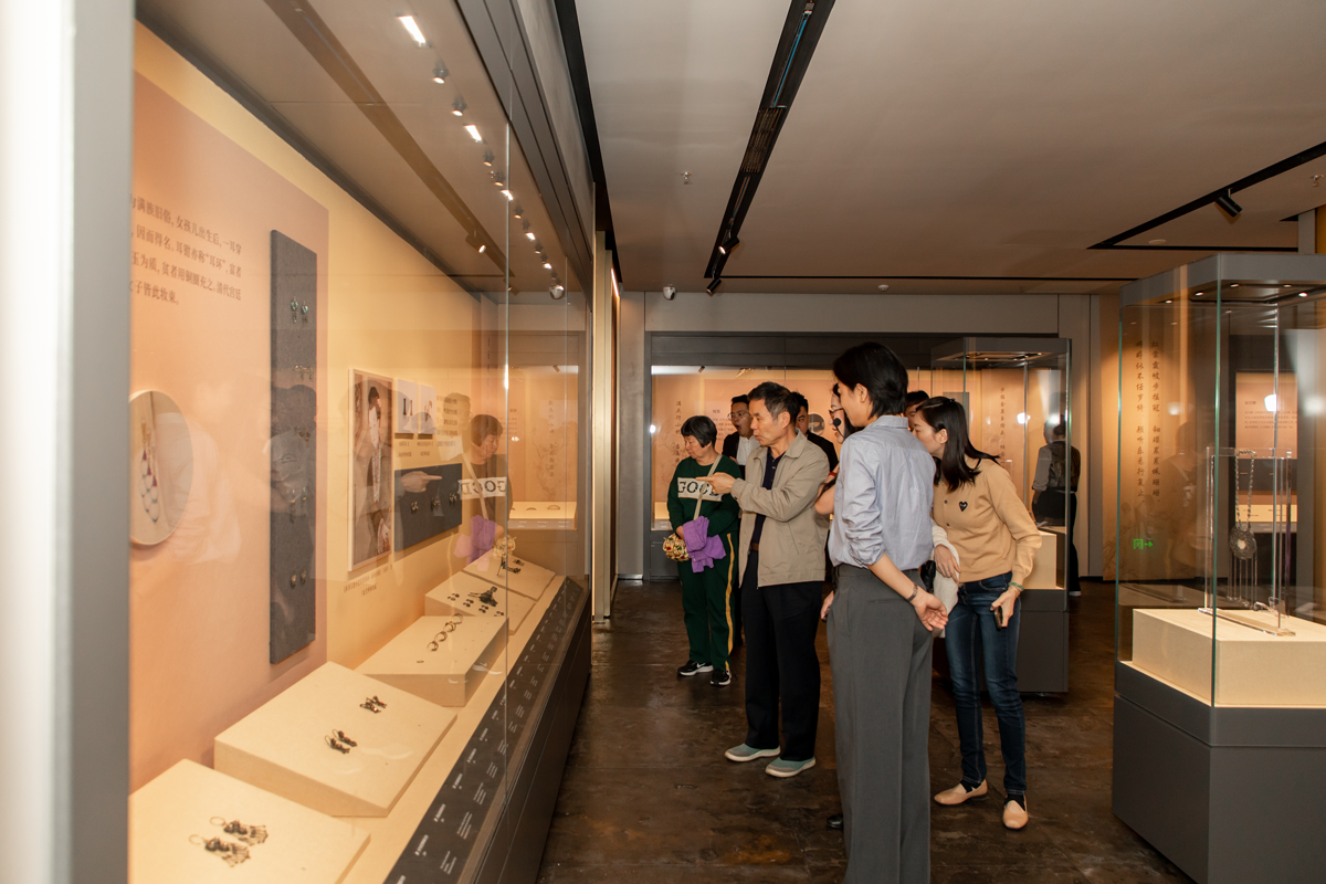 “大灣區(qū)企業(yè)博物館之旅” 巖星一行赴臻寶博物館調(diào)研交流插圖(4) “大灣區(qū)企業(yè)博物館之旅” 巖星一行赴臻寶博物館調(diào)研交流插圖(4)